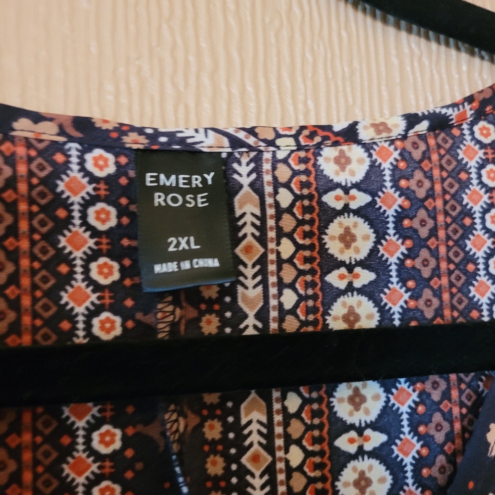 EMERY ROSE Patterned Short Sleeve Top - Picture 3 of 4